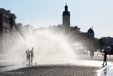 Schłodzisz się na Rynku Kościuszki. Kurtyny wodne w Białymstoku [zdjęcia]