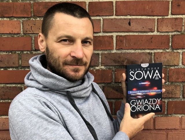 Powieść „Gwiazdy Oriona” należy do tzw. serii astronomicznej Aleksandra Sowy. Ukazała się w warszawskiej oficynie LIRA.