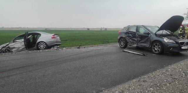 W sobotę (27 kwietnia) ok. 7.30 w miejscowości Czewujewo (powiat żniński) na drodze krajowej numer pięć zderzyły się trzy samochody osobowe. 

Więcej informacji w dalszej części galerii >>>