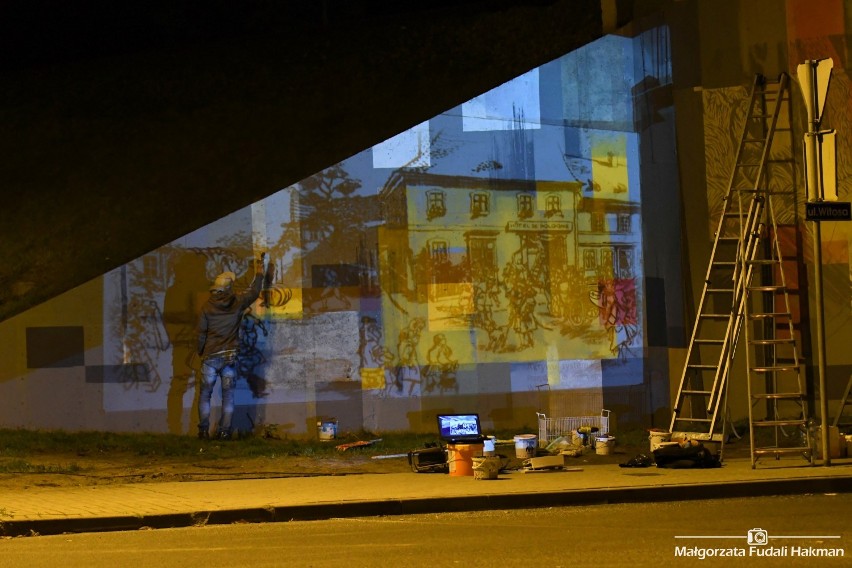 Powstają nowe części muralu na wiadukcie w Żarach. W nocy jest bardzo atrakcyjny. 