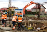 W Żurawicy budują przejście pod torami. Inwestycja będzie gotowa w tym roku [ZDJĘCIA]