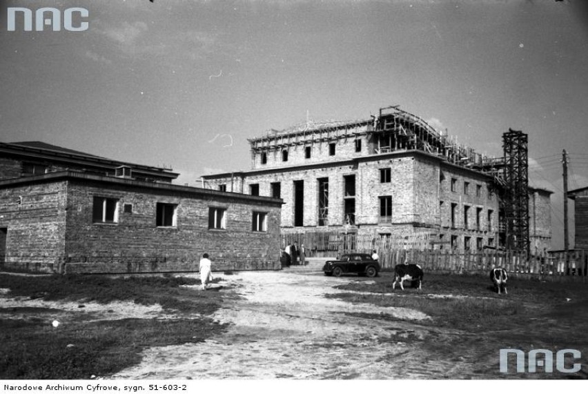 Budowa domu kultury przy ulicy Kołowej. Rok 1955.