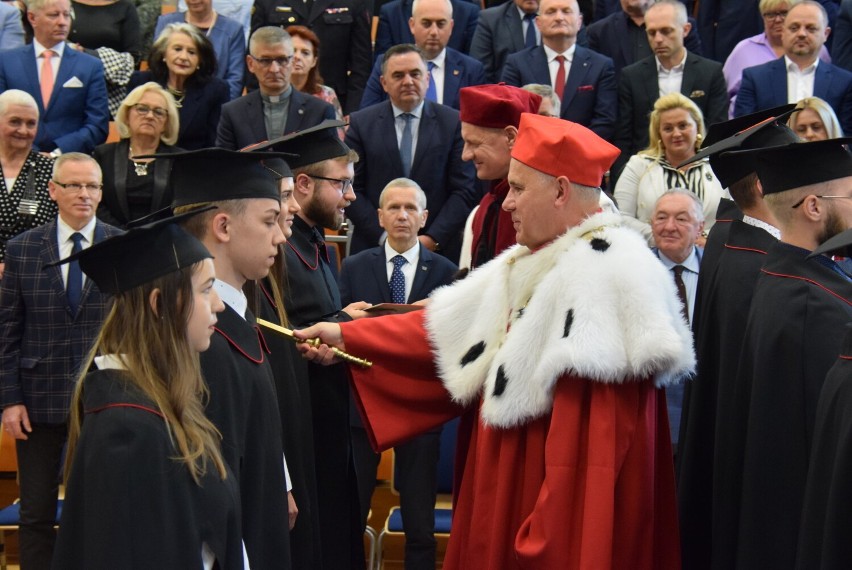 Inauguracja roku akademickiego w Państwowej Akademii Nauk Stosowanych w Krośnie. Uczelnia rozpoczęła 25 rok działalności [ZDJĘCIA]