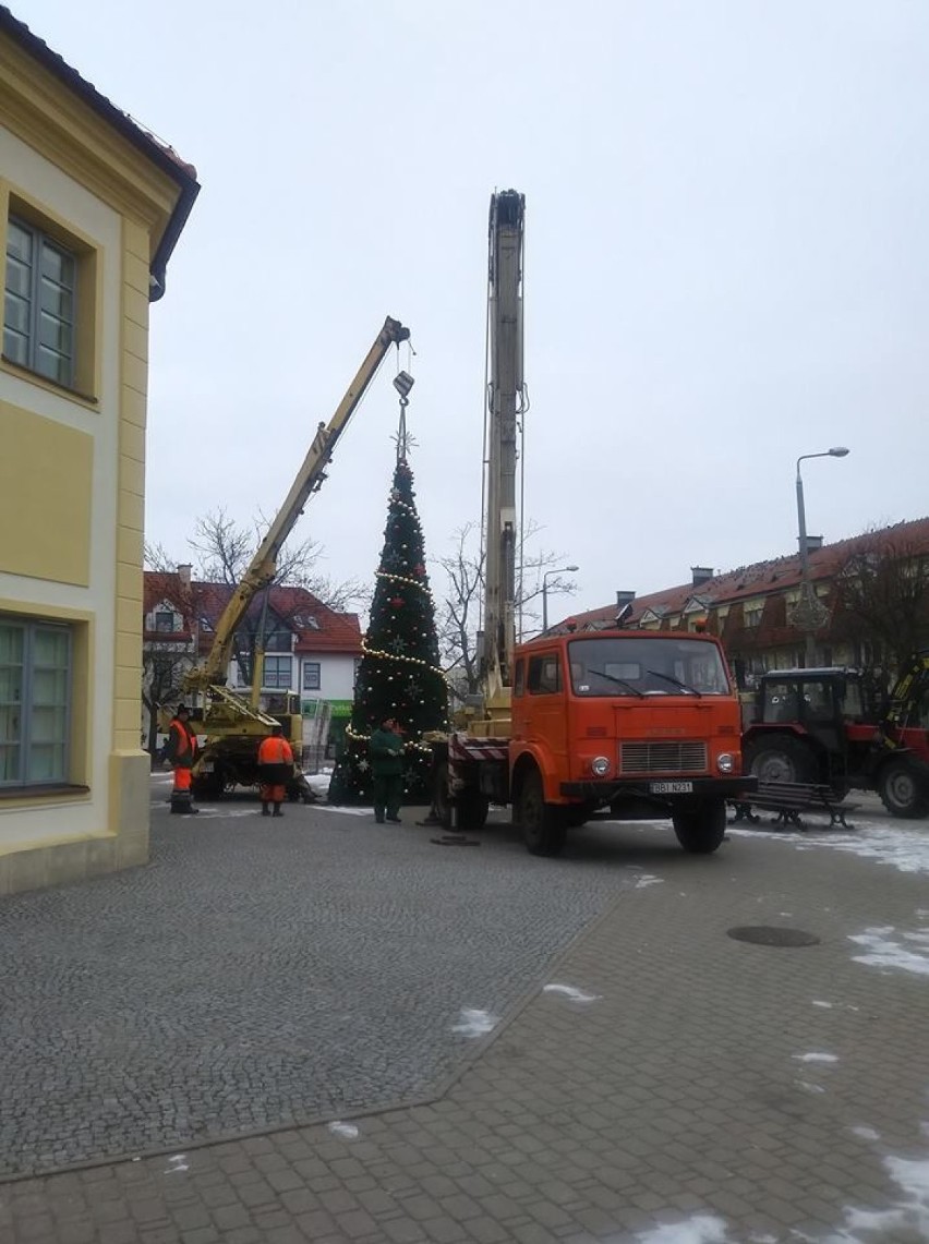 W Bielsku Podlaskim rozbierają już ozdoby świąteczne [ZDJĘCIA]