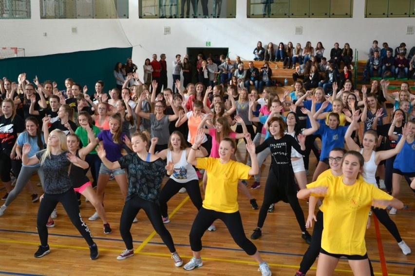 Energetyczny Maraton Fitness w kieleckim Liceum (WIDEO, ZDJĘCIA)