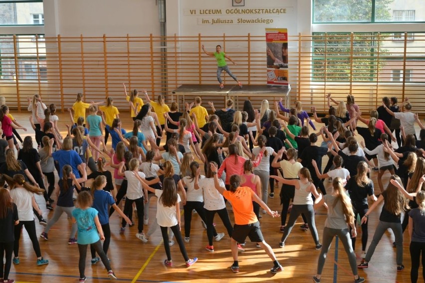 Energetyczny Maraton Fitness w kieleckim Liceum (WIDEO, ZDJĘCIA)