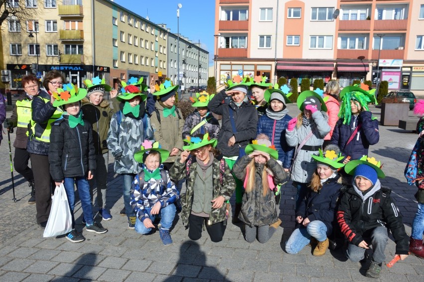 W pierwszy dzień kalendarzowej wiosny uczniowie z lęborskich szkół wyruszyli nad Jezioro Lubowidz