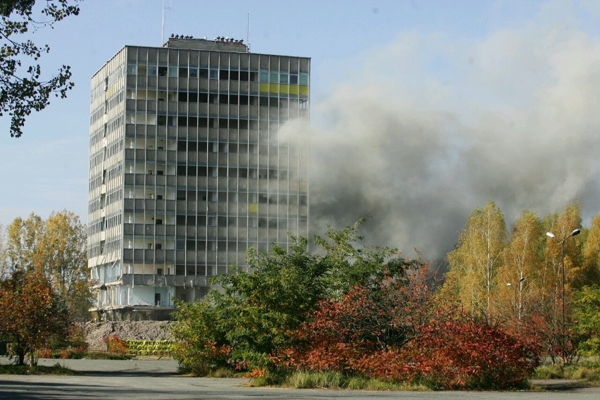 Wielki wybuch w Jelczu, ale wieżowiec stoi jak stał