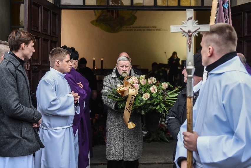 Pogrzeb Bohdana Smolenia: Tłumy żegnały aktora na cmentarzu...