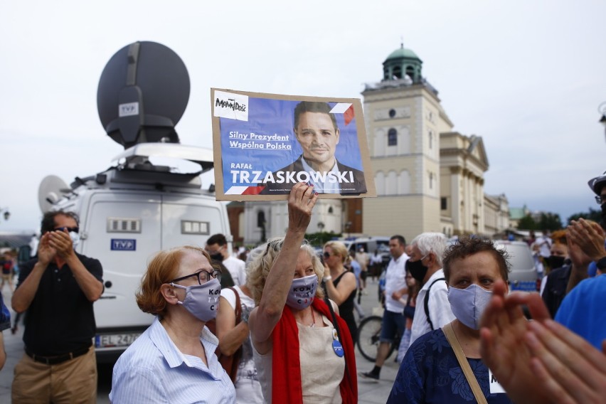 Rafał Trzaskowski podsumował kampanię wyborczą na placu Zamkowym w Warszawie