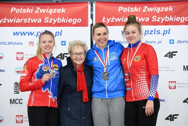 Tomaszowskie medalistki na 1500 m ze sławną panczenistką Heleną Pilejczykową, brązową medalistką IO w 1960 roku