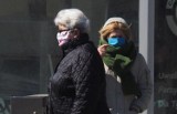 Maseczki na ulicach Koszalina. Jak noszą je mieszkańcy miasta?