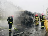 Pożar autobusu na Gumieńcach. Ulica Ku Słońcu w Szczecinie bez przejazdu