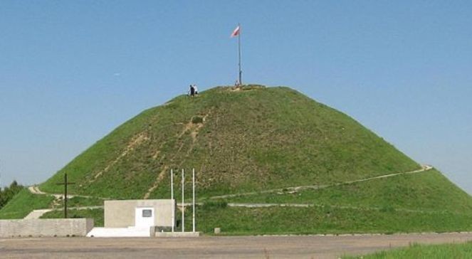 Piekary Śląskie: Kopiec Wyzwolenia wiosną