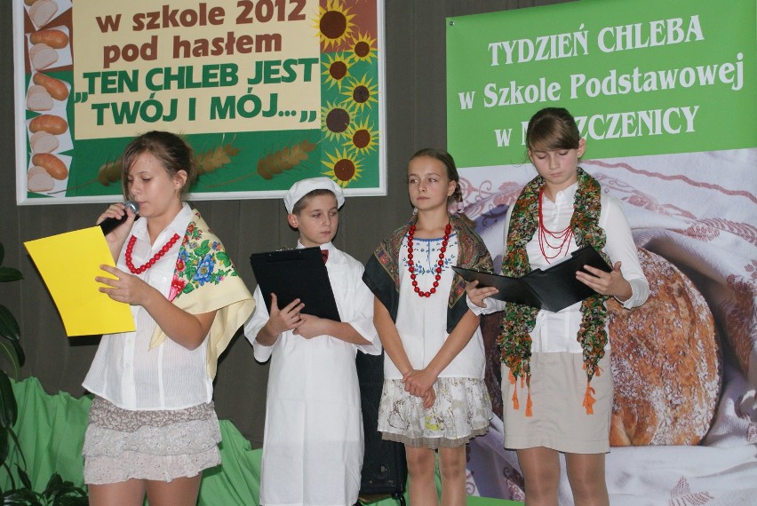 Uczniowie SP w Moszczenicy świętowali Tydzień chleba