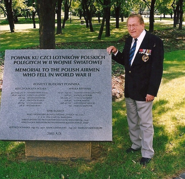 Pogrzeb Tadeusza Krzysztka w Newark. Msza ku pamięci w Warszawie