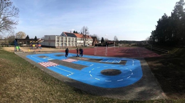 Nowe boisko powstało w Podwiesku, a w Bieńkówce mieszkańcy mogą cieszyć się ze strefy rekreacji i wypoczynku