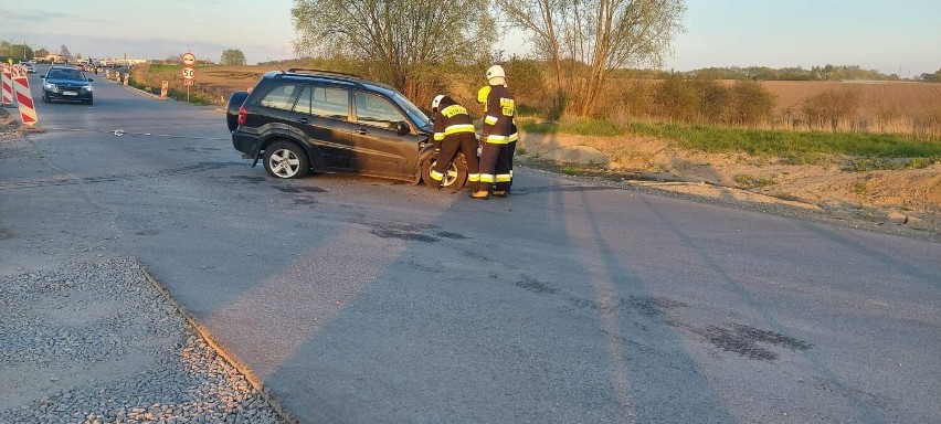 Zderzenie toyoty z oplem na skrzyżowaniu w Medyce. Nie było osób rannych [ZDJĘCIA]