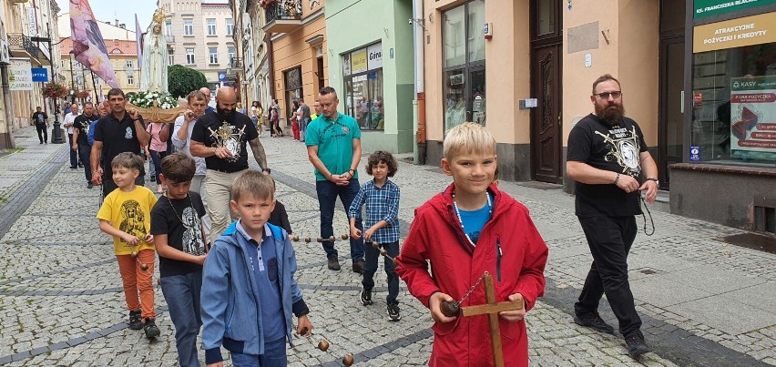 Lipcowy Męski Różaniec przeszedł przez Przemyśl. Zobacz zdjęcia