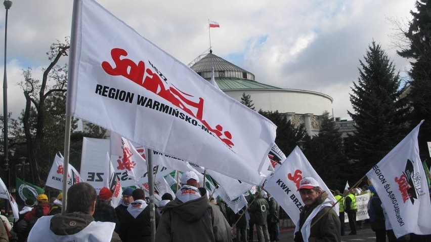 Protest związków zawodowych pod Sejmem