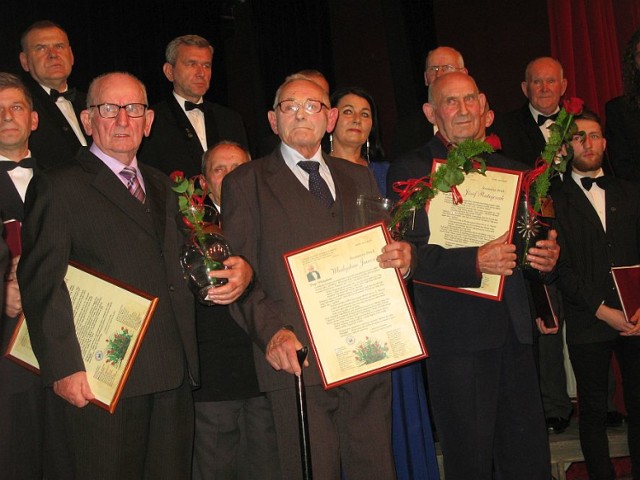 Z pracą w najstarszym żnińskim chórze pożegnali się: Józef Ratajczak, Jan Biernacki i Władysław Jaworski.