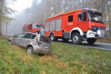 Dachowanie samochodu na drodze krajowej nr 25 w Niechorzu. Rzecznik straży: - Tam, gdzie zawsze [zdjęcia]