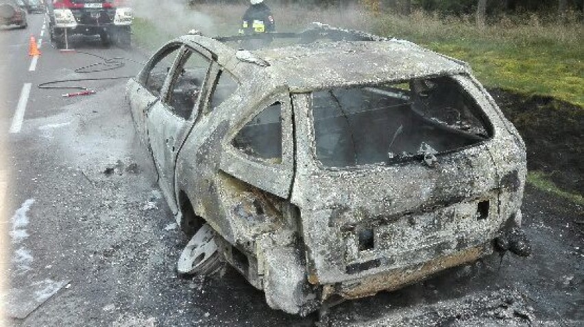 Pożar samochodu na drodze Piła-Kaczory