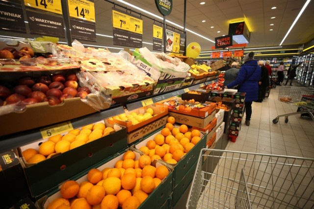 Za wprowadzanie konsumentów w błąd co do kraju pochodzenia warzyw i owoców sprzedawanych w sklepach Biedronka Prezes UOKiK nałożył na Jeronimo Martins Polska ponad 60 mln zł