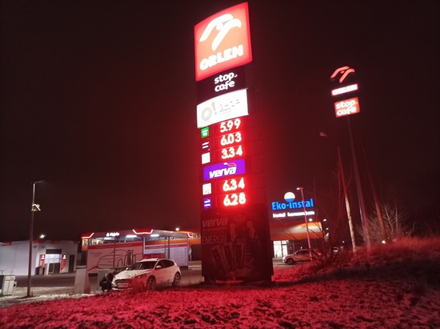 Takie wartości paliw są na pylonie stacji "Orlen" przy skrzyżowaniu ulic Kamiennej, Fabrycznej i Bocznej w Bydgoszczy (stan na wtorkowy wieczór).