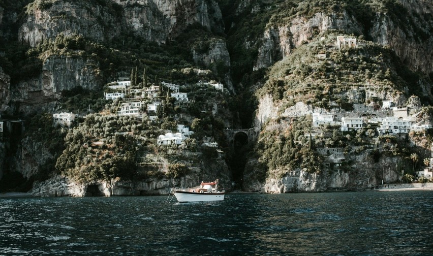 Praiano, ukryte między sławnymi Positano i Amalfi, zachwyca...