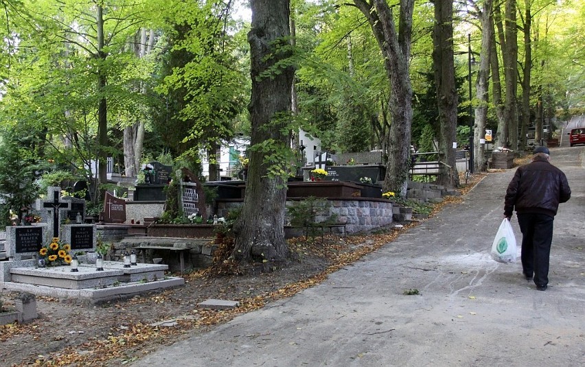Wszystkich Świętych 2011: Cmentarze w Sopocie. Zobaczcie zdjęcia tych nekropolii