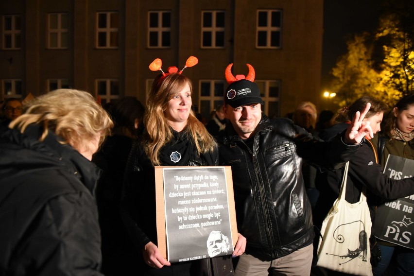 Czarny protest w Toruniu