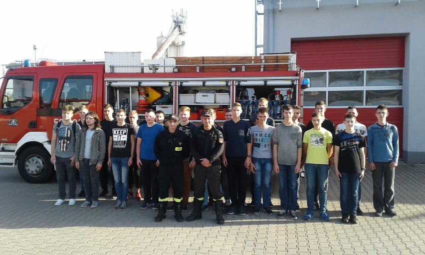 Zajęcia strażackie w Lublinieckiej jednostce straży pożarnej [FOTO]