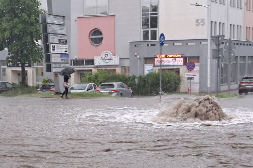 Tak wyglądała ulica Klonowa w Kielcach po ulewie w środę...