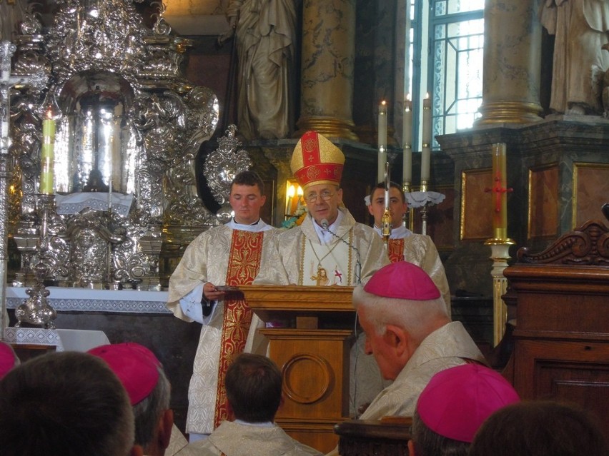 Diecezja zamojsko-lubaczowska ma nowego biskupa (zdjęcia i releacja z ingresu)