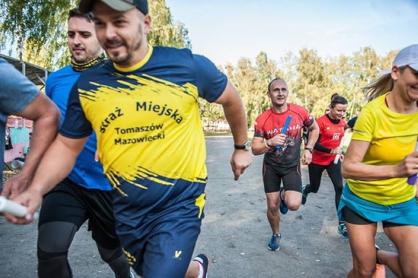 4. Bieg Charytatywny Biegajmy Razem. 16 drużyn rywalizowało na stadionie w Tomaszowie Maz. -foto