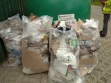 Straż miejska bada sprawę porozrzucanych śmieci przy ul. Zachodniej