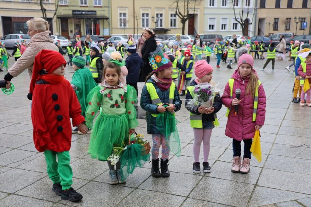 Dzieci z Przedszkola Gminnego imienia Krasnala Hałabały powitały wiosnę