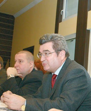 Prezes Marian Maślanka (z prawej) ma już jednego akcjonariusza. Obok niego menedżer klubu Robert Jabłoński i wiceprezes Ryszard Bożek.
