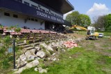 Przebudowa stadionu miejskiego im. J. Pawełczyka w Czeladzi wkroczyła w finałowy etap. Powstaną nowe trybuny, zegar, kasy, bieżnia 