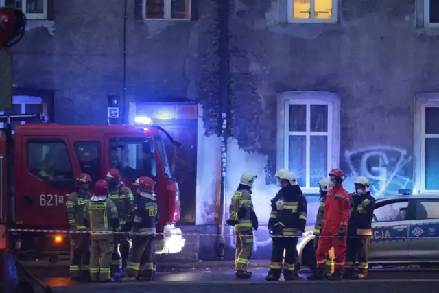 W kamienicy przy ul. Rudzkiej 10 w Lipinach zawaliła się klatka schodowa. Zobacz kolejne zdjęcia/plansze. Przesuwaj zdjęcia w prawo - naciśnij strzałkę lub przycisk NASTĘPNE