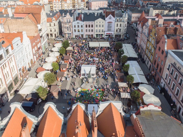 Tak wyglądał urodzinowy pochód ulicami miasta. Zobacz zdjęcia!