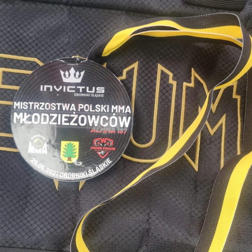 Kaliszanin Wiktor Cegła młodzieżowym wicemistrzem Polski w MMA. ZDJĘCIA