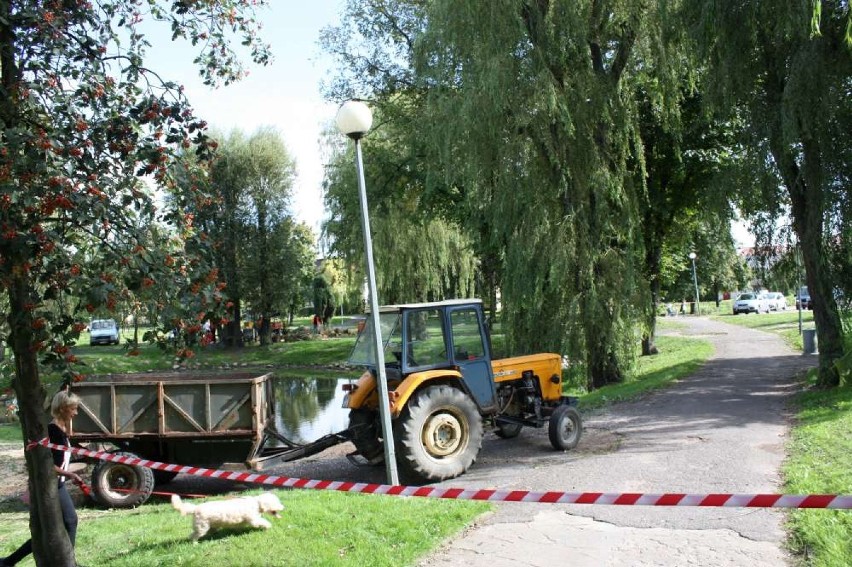 Inwestycje w Chodzieży: Ruszyły prace w parku Ostrowskiego...