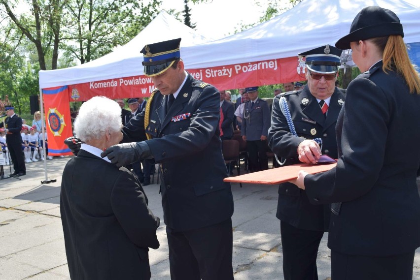 Awanse i wyróżnienia wręczone podczas Powiatowych Obchodów...