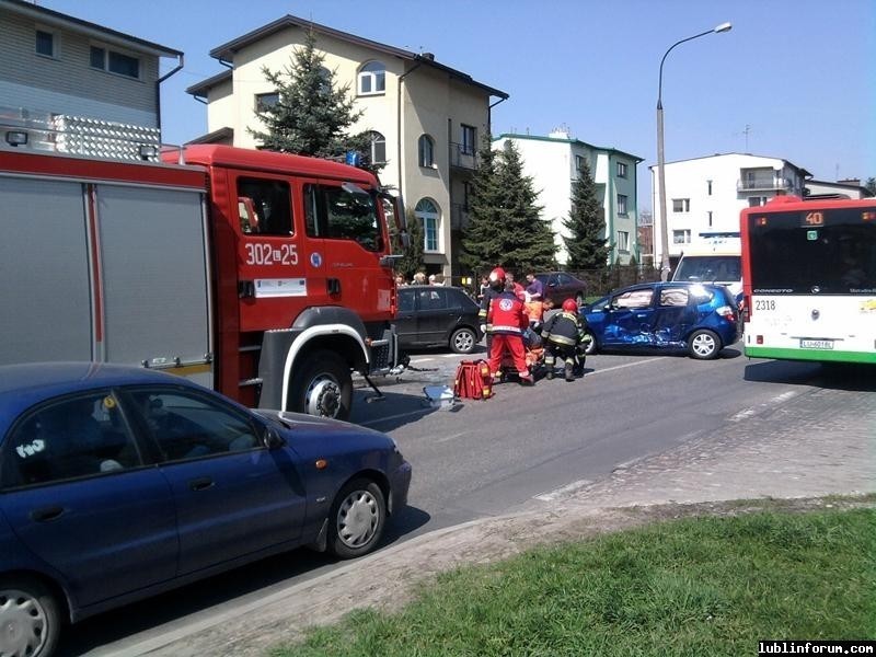 Os. Nałkowskich: Motocyklista wpadł na samochód (FOTO)