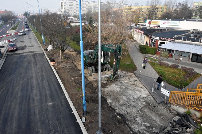 Przebudowa ulicy Piłsudskiego, wylewany jest asfalt [ZDJĘCIA] 