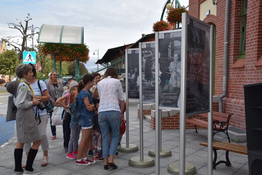 Przed Biblioteką Miejsko-Powiatową w Kwidzynie stanęła wystawa upamiętniająca Powstanie Warszawskie [ZDJĘCIA]