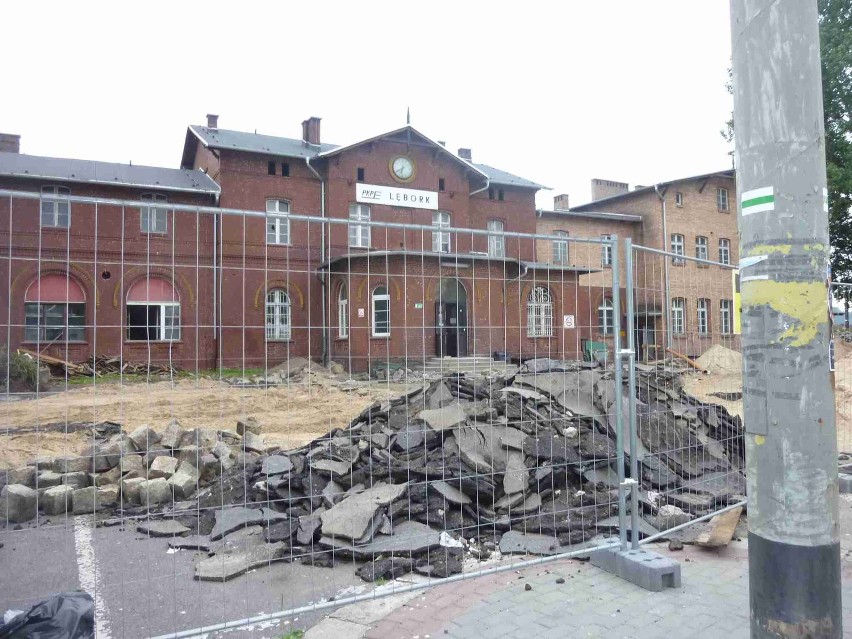 Remont dworca PKP w Lęborku już się rozpoczął. Zobacz zdjęcia