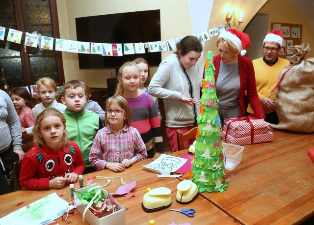 Paczki dla dzieci z Oratorium u Bernardynów w Piotrkowie